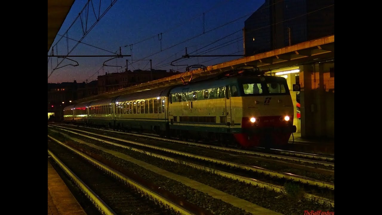 Treni nella stazione di Genova Brignole