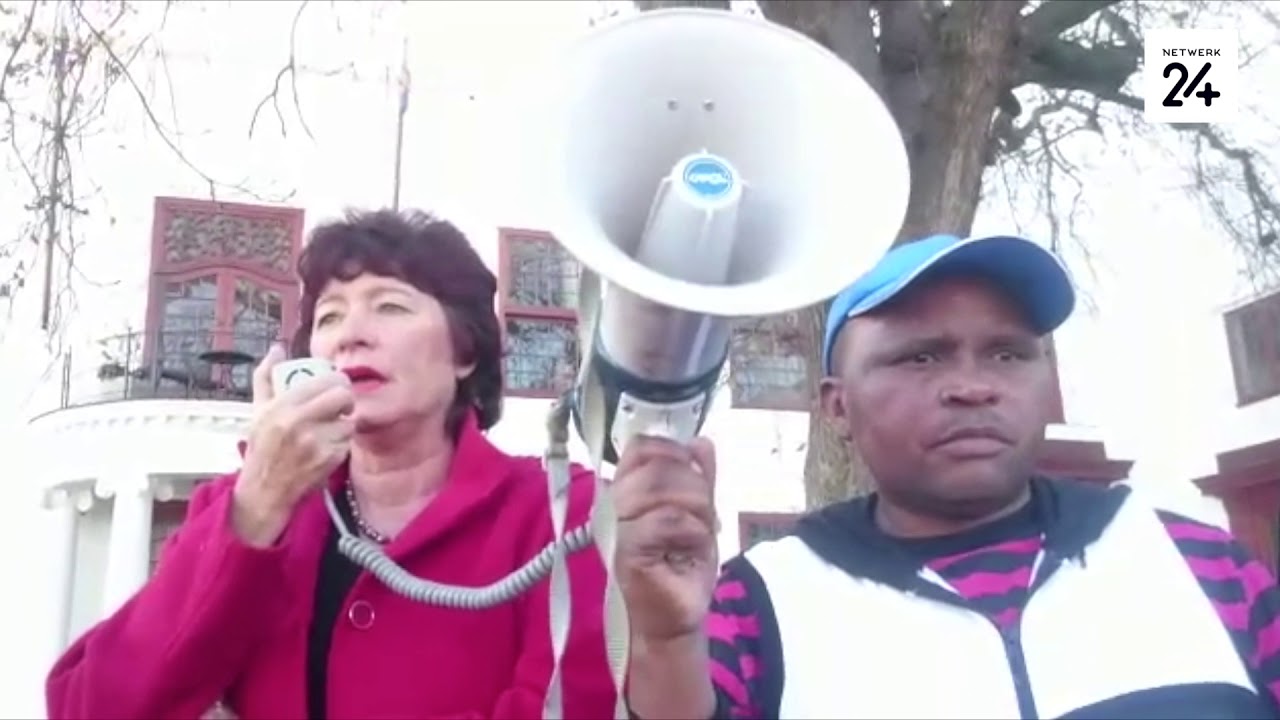 Burgemeester gesels met Kayamandi-inwoners