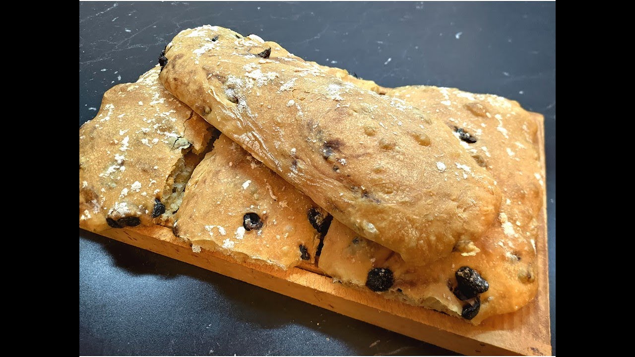Pain ciabatta aux olives/ Pâine Ciabatta cu măsline/ Ciabatta bread with olives/ Чиабатта с оливками