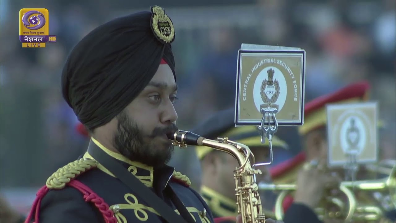 Para Military Forces Bands : Beating Retreat