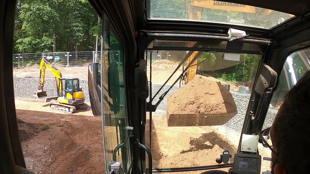Zum Glück habe ich einen Tiltrotator 😁😎  Liebherr Bagger bei Erdarbeiten und Aushub , Gabionen