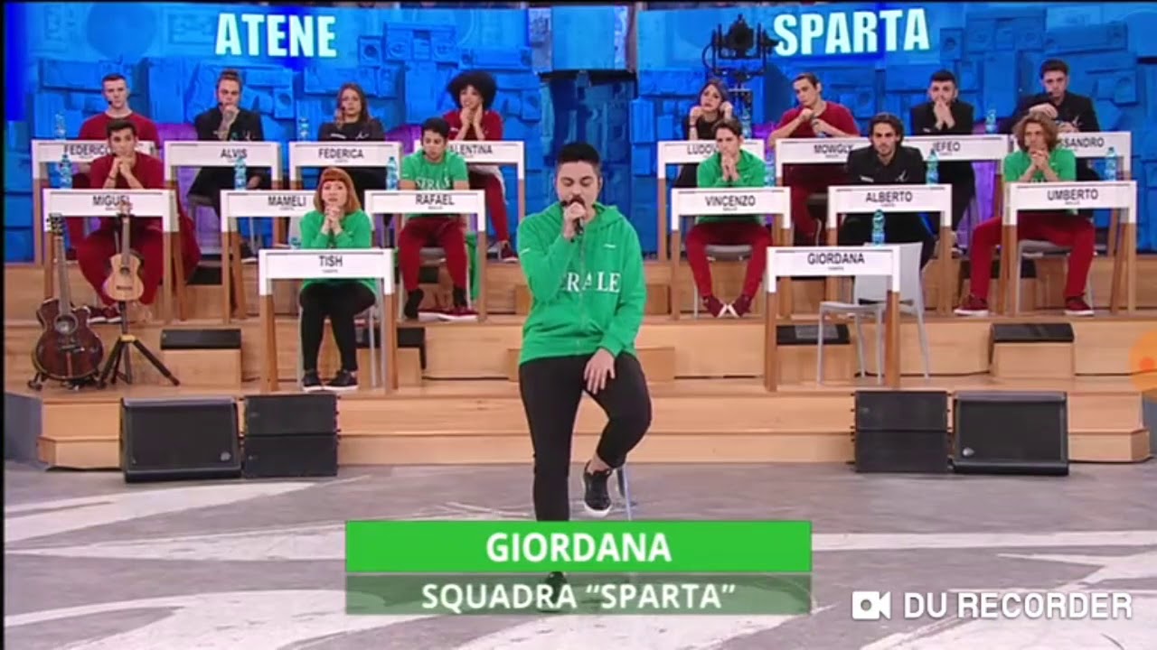 Giordana  Angi (Anche se non è bello) stupenda....