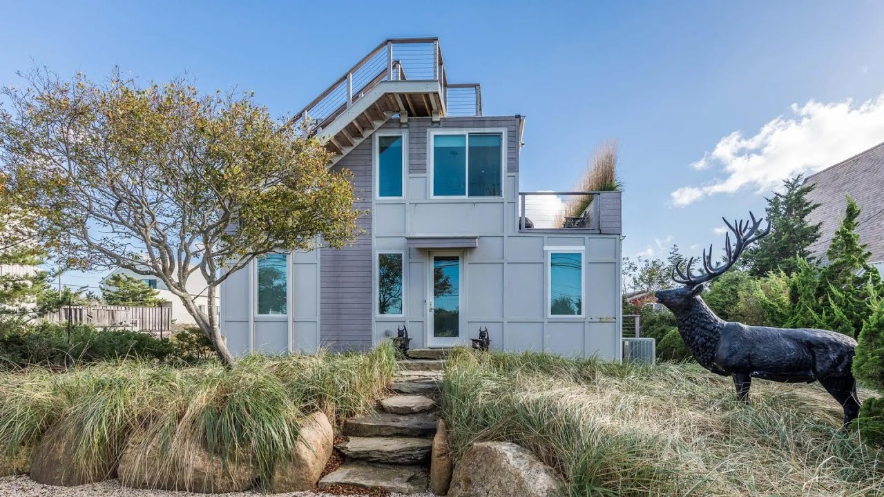 LUXURY SHIPPING CONTAINER BEACH HOUSE IN THE HAMPTONS