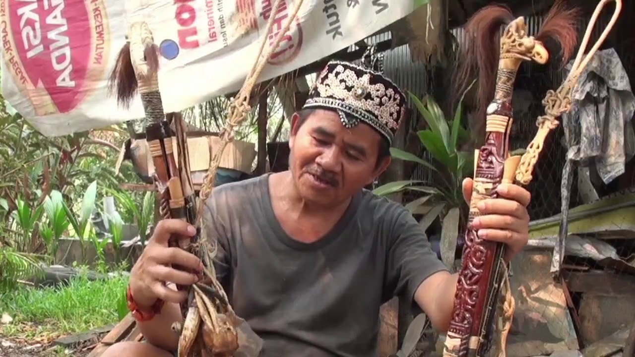 Mengenal senjata Mandau yang disakralkan