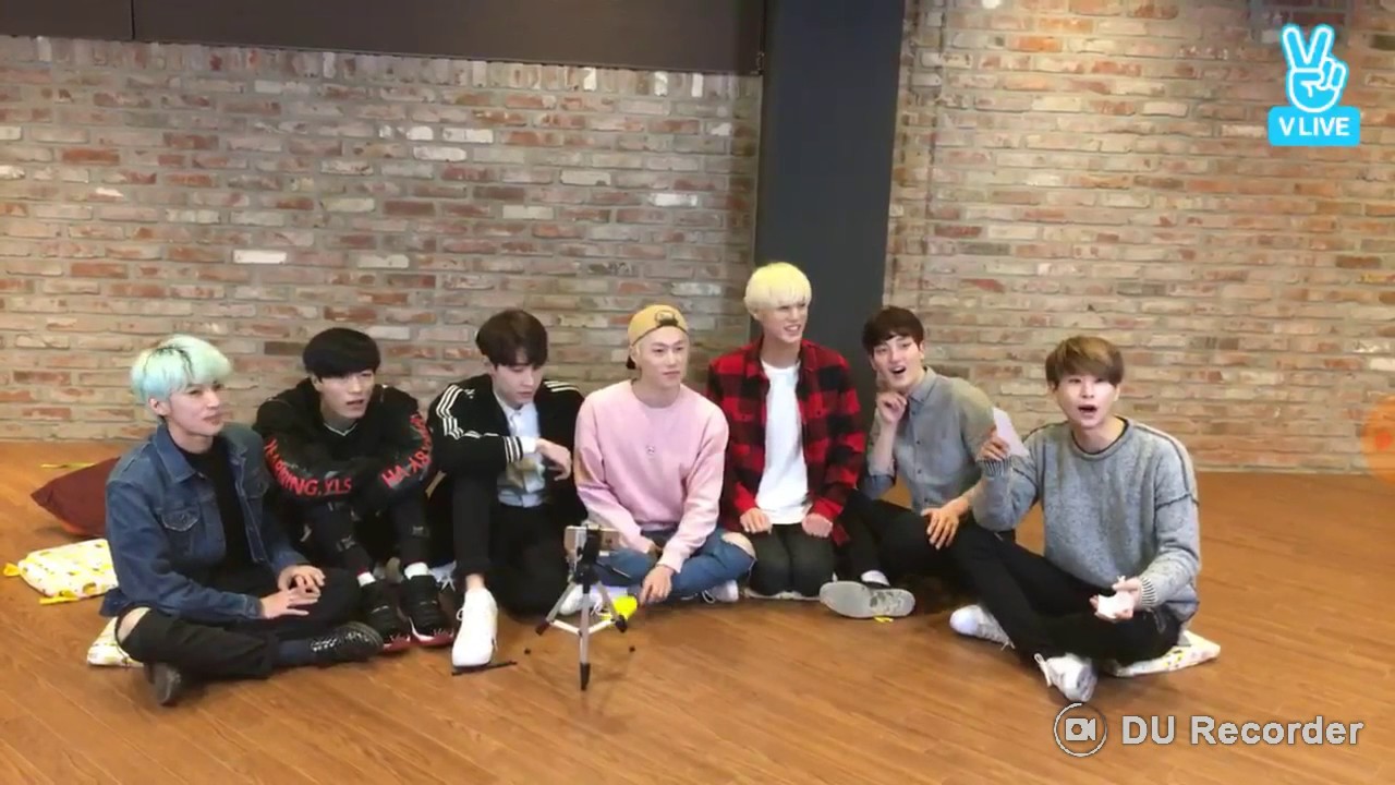 VAV PAPER KISSING GAME VAPP