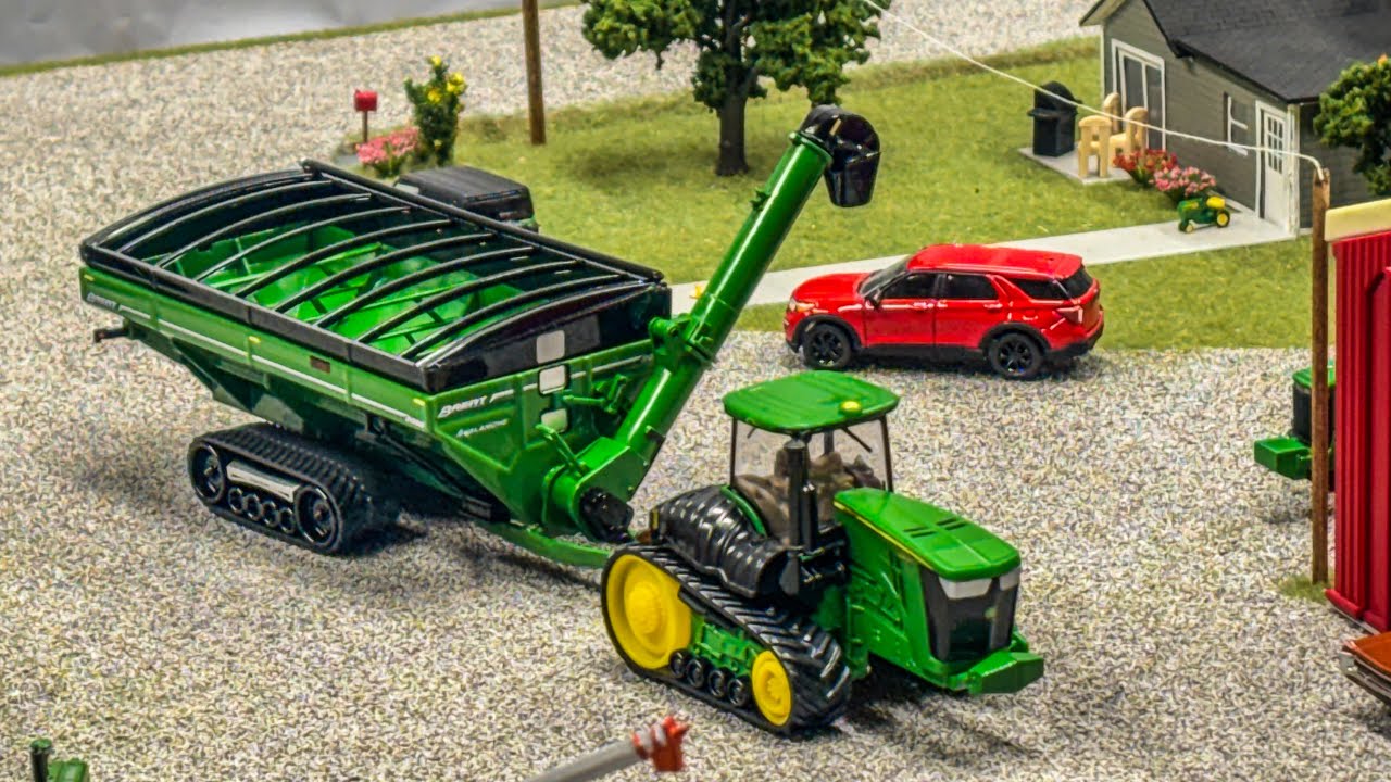 MODEL FARM UPDATE: NEW MODELS FROM TOY SHOW (LANDOLL 2132-21)