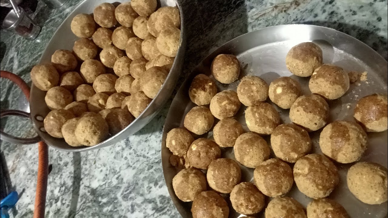सर्दियों का गोंद और मेवे का#cooking  लड्डू 👍😋😋