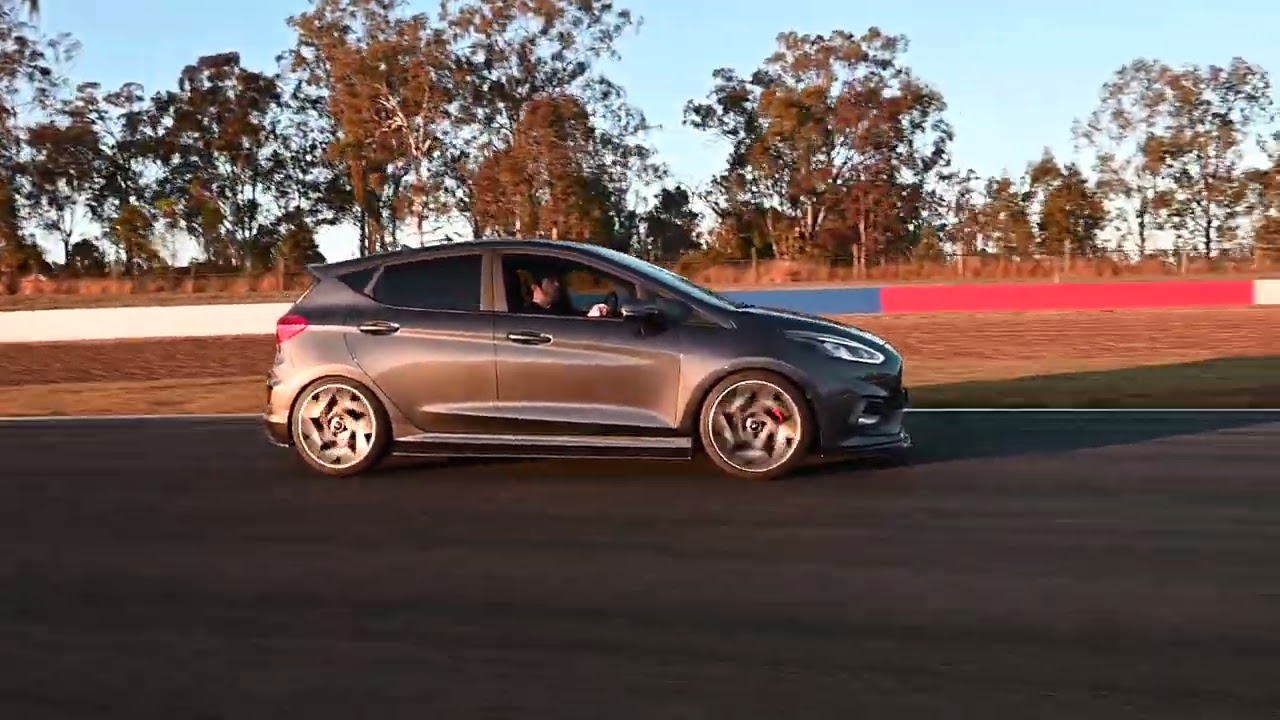 M260 Performance Pack MK8 Fiesta ST vs STG3 Mk7 Fiesta ST VT330r with Injectors
