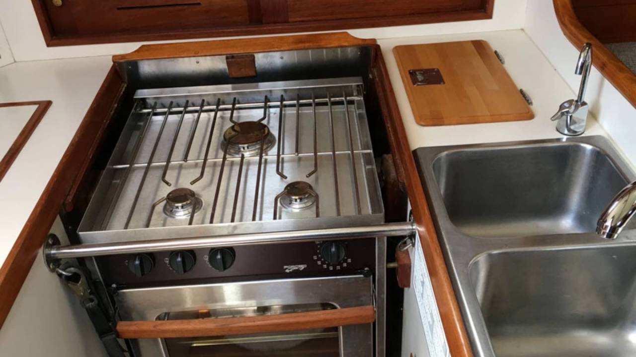 1984 Cape Dory 36 Cutter **SOLD** Annapolis Maryland - Phoenix