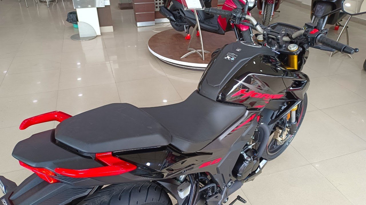 Finally Here is All New Honda HORNET 2.0 Black Review | On Road Price Emi Mileage New Features