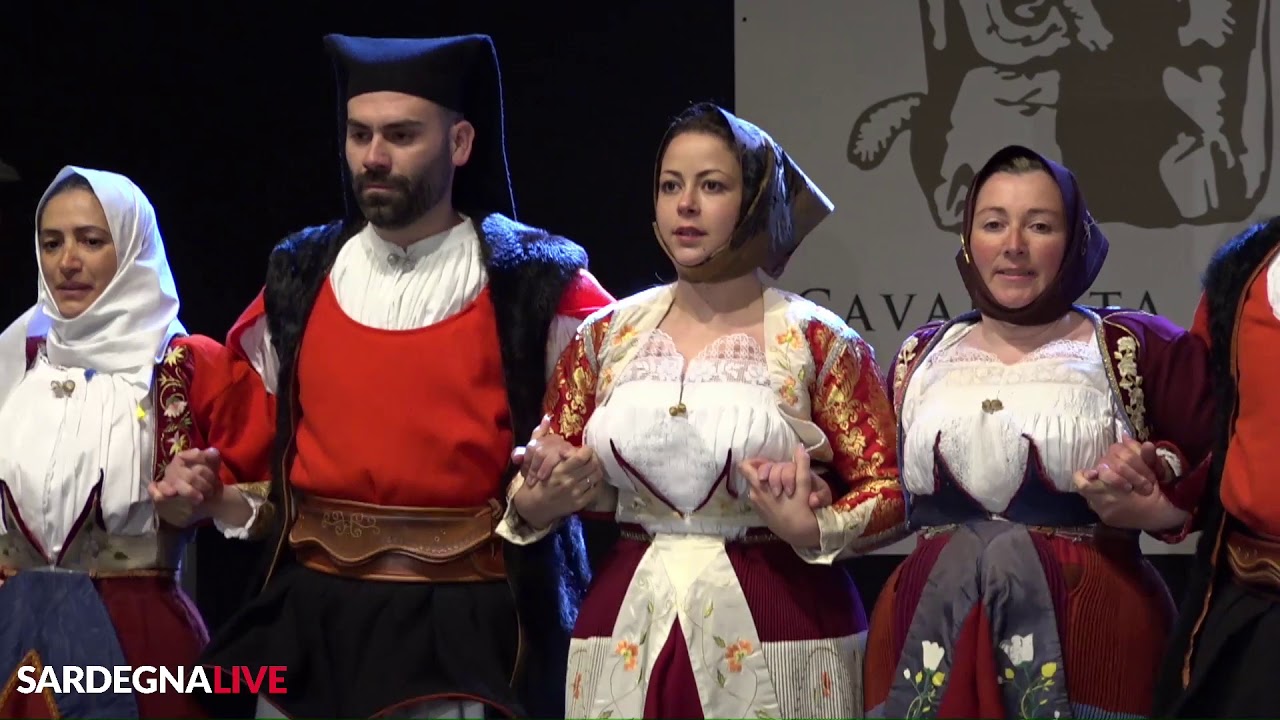 Il Gruppo Folk “Brathallos” di Fonti alla Cavalcata Sarda 2019