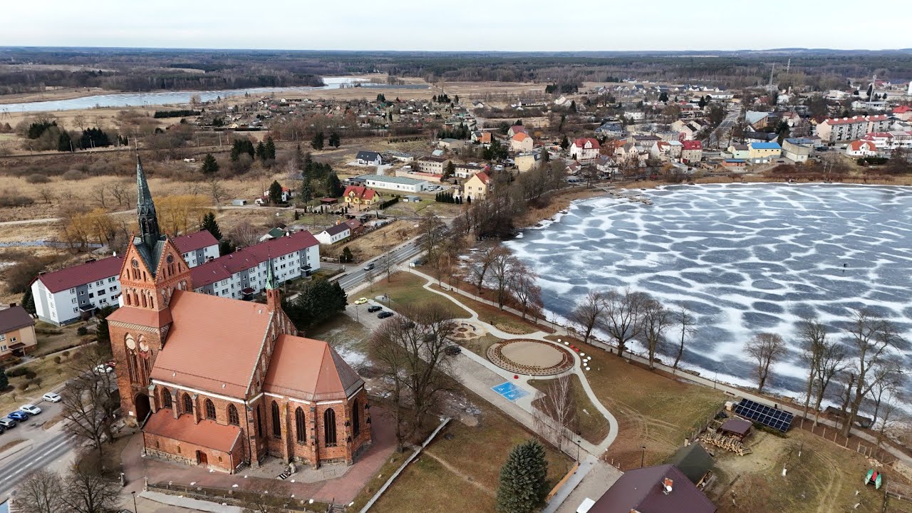 Kościół nad zamarzniętym jeziorem I A Church on a Frozen Lake | Chociwel Winter Drone Footage [4K]