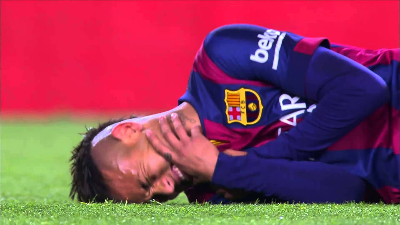 Pol&eacute;mica: placaje de Ramos a Neymar