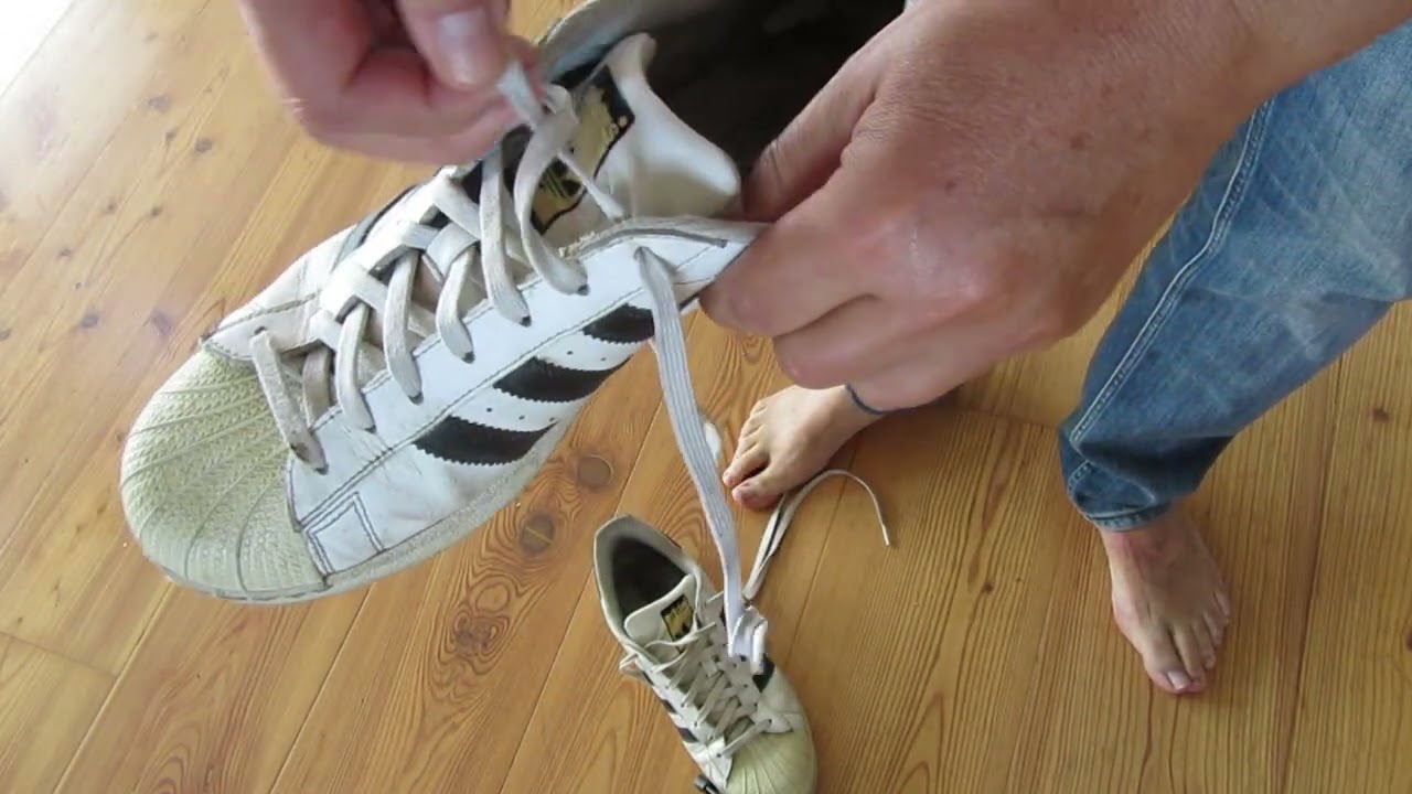 sweaty and smelly sockless feet (adidas superstar)