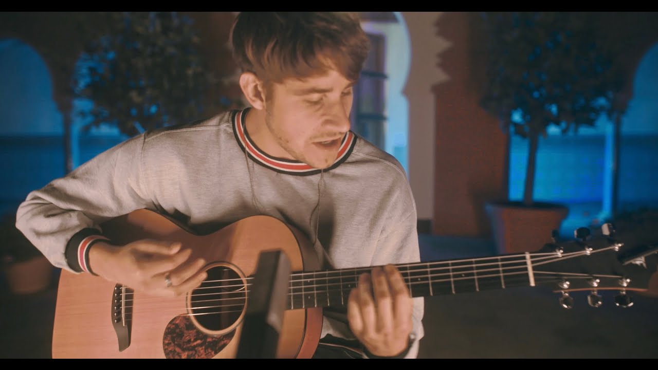 Damian Lynn - What Is It (Acoustic) /// Berlin Sessions