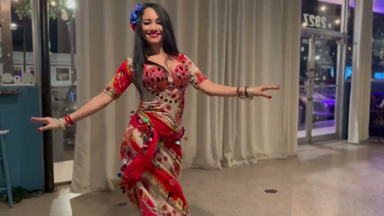 Omaris dancing Taht El Shebbak