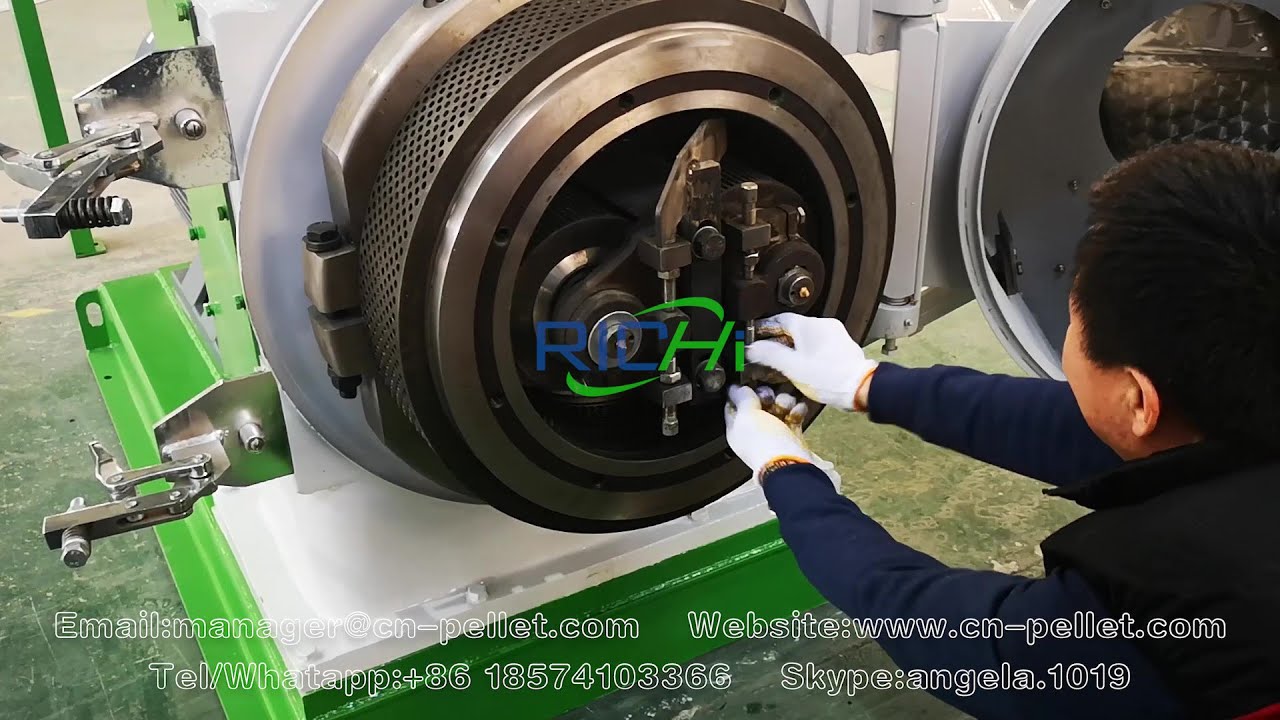 Adjust the gap between the press roller and ring die to ensure the pellets production.