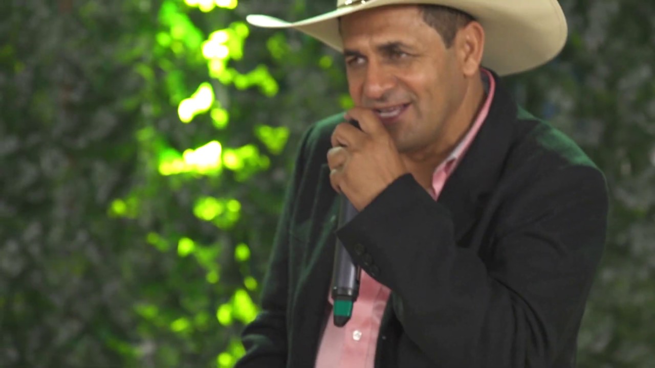 ROBÉRIO E SEUS TECLADOS - SANTO ANTÔNIO CASAMENTEIRO