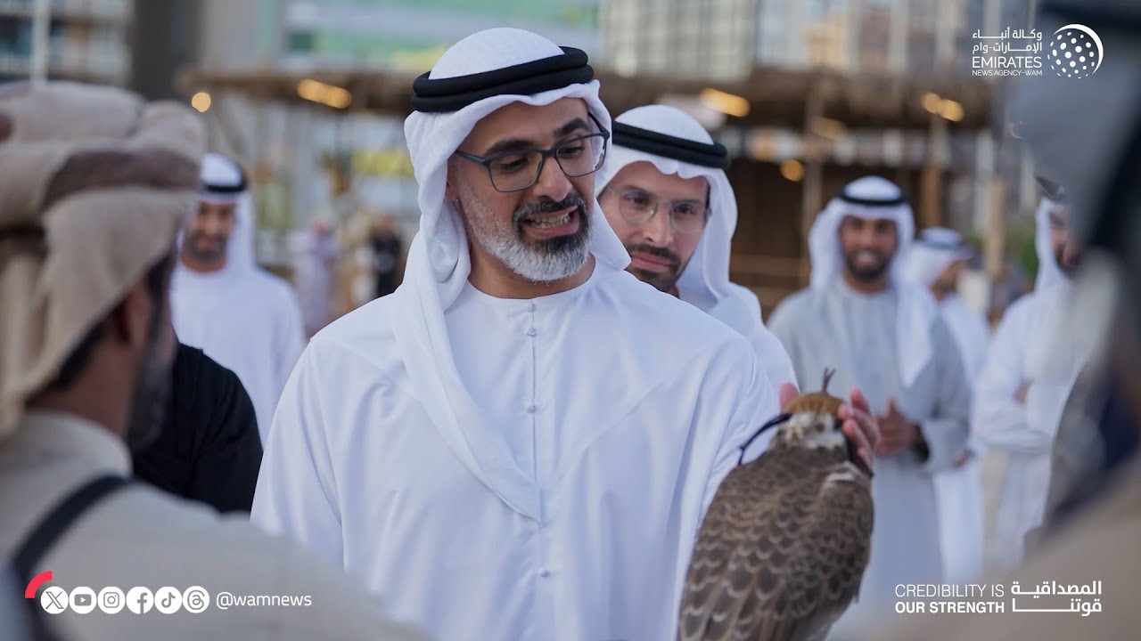 خالد بن محمد بن زايد يشهد جانباً من فعاليات مهرجان الحصن