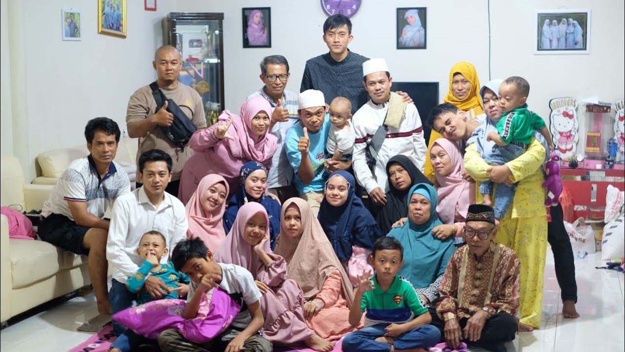 #SPESIALULTAH20DEDE SUPRISE DARI KELUARGA BESAR... DEDE SAMPAI MENANGIS TERHARU