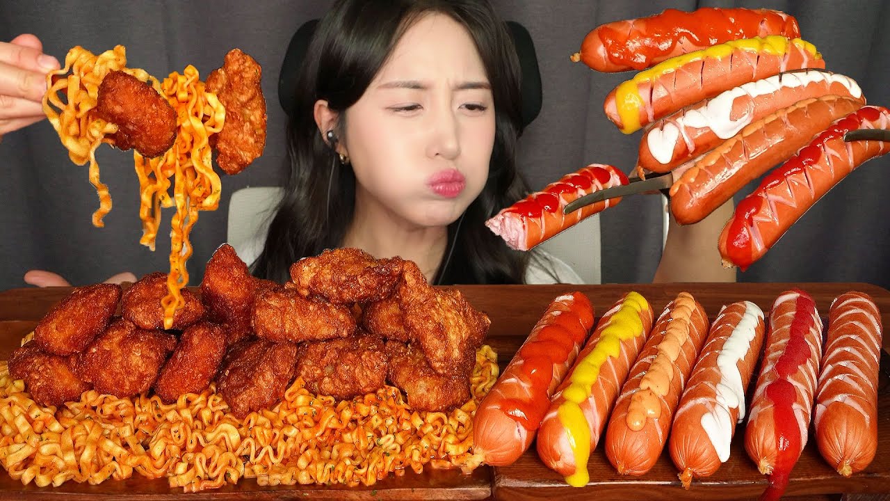 ОДИН УКУС = СОЧНЫЙ ВЗРЫВ 🌭🔥 СОСИСКИ И КОРЕЙСКАЯ ЖАРЕНАЯ КУРИЦА ASMR МУКБАНГ