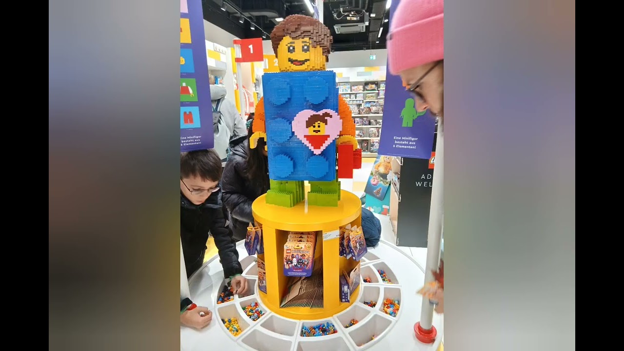 HAMBURG: Europe road trip of Lego stores