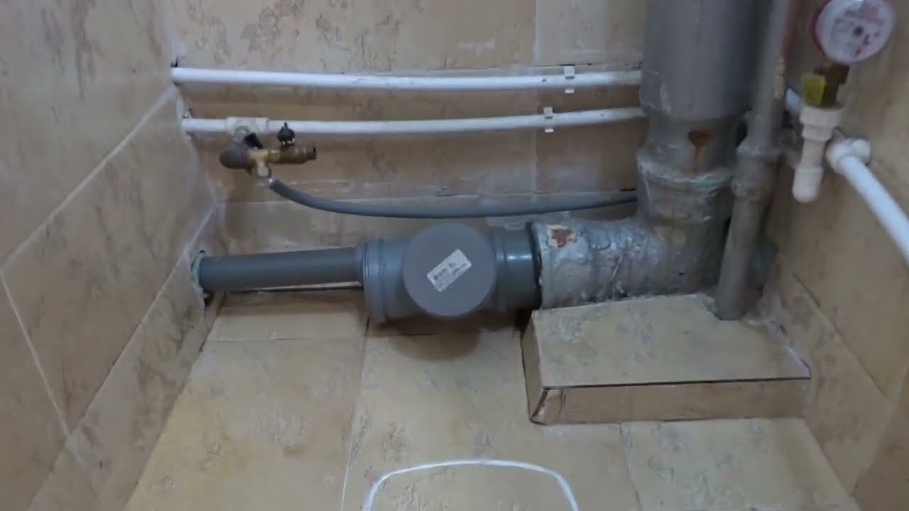 Установка унитаза. Как подружить унитаз с чугунной трубой и не потерять много места