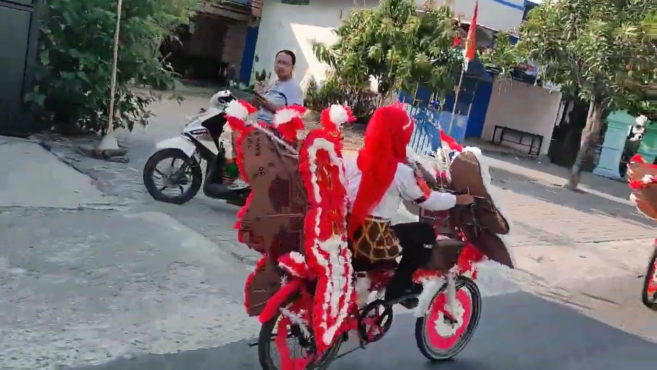 SEPEDA HIAS MI HIDAYATUL MUBTADIIN DEMPEL DALAM RANGKA HUT RI KE-78