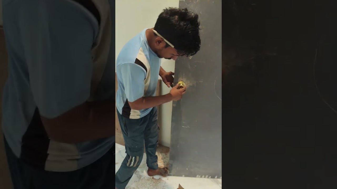Door Lock fitting Karke dikhate he aapko