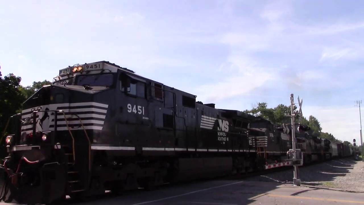 NORFOLK SOUTHERN GE D9-44CW Northbound Manifest Mix Freight