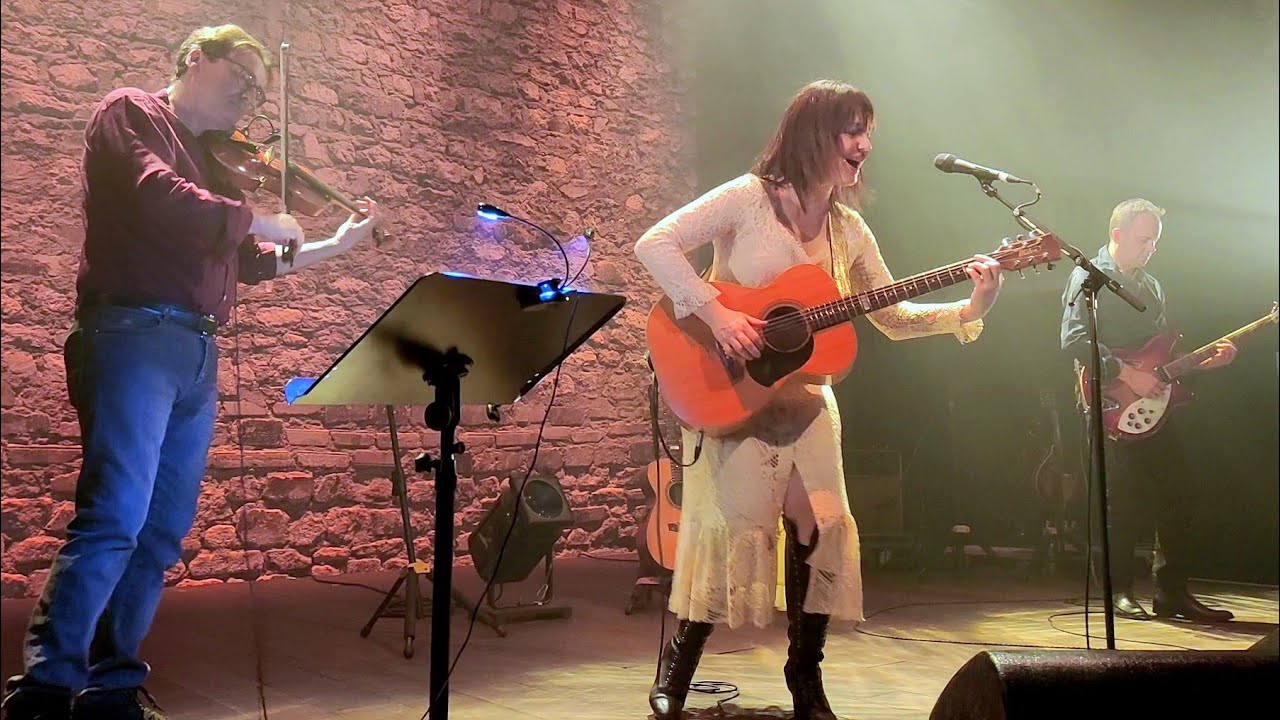 CARMEN CONSOLI - Una Domenica al Mare - Live @ PARIGI / Café de la Danse (04/2023)