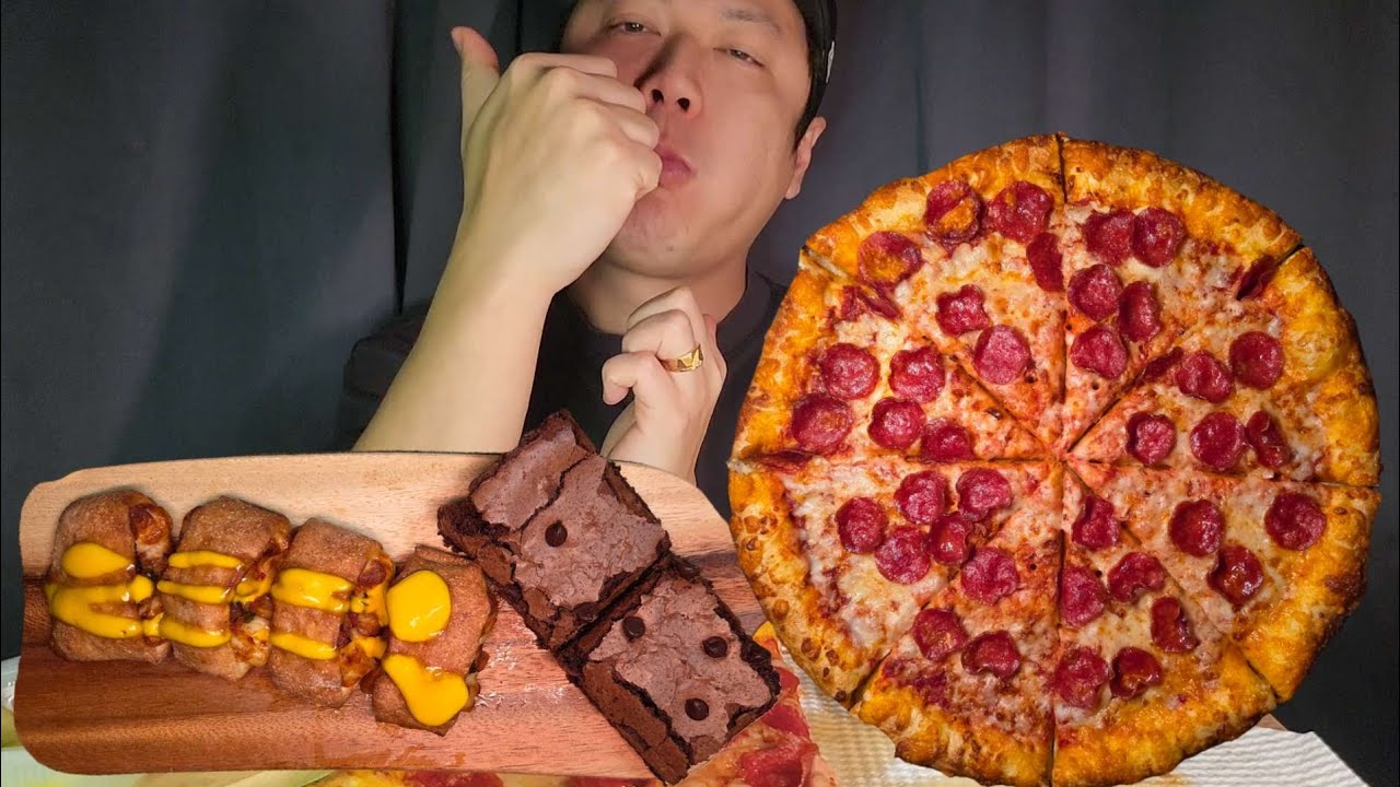 Papa John’s Pizza & Chocolate Brownies  Mukbang🍕🍫