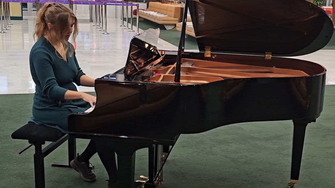 Paris Airport Solo Piano Performance - Vietnam! I'm coming!