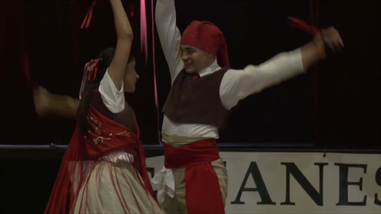 L'escola de Dansa de l'Esbart estrena nou vestit en la Trobada de colles de Ball de Gitanes a Mollet