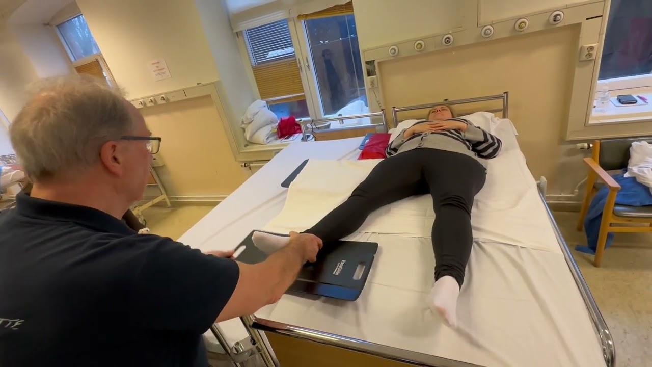 Bed to bed - using transfer-board 1) - smart and easy solutions for health care professionals