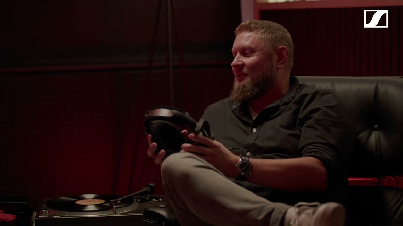 Beyond the Curve: Record Sampling with the HD 800S | Sennheiser