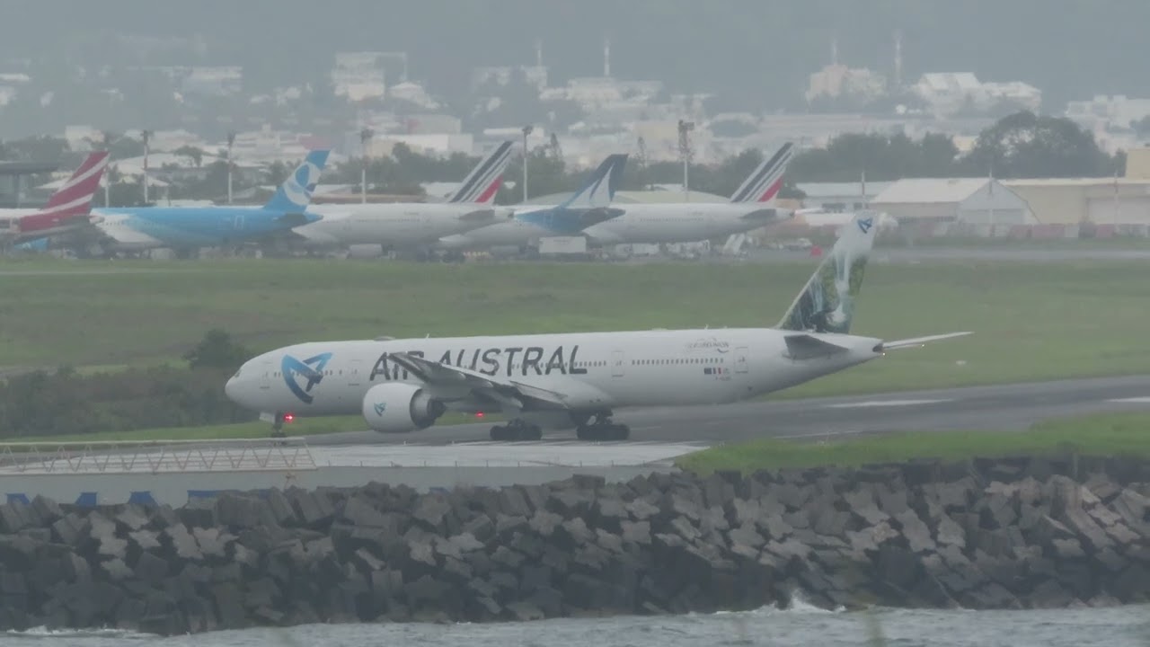 Départ en piste 30 de St Denis - Roland Garros (RUN), Air Austral UU971