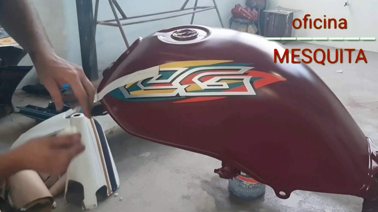 Pintando tanque de moto