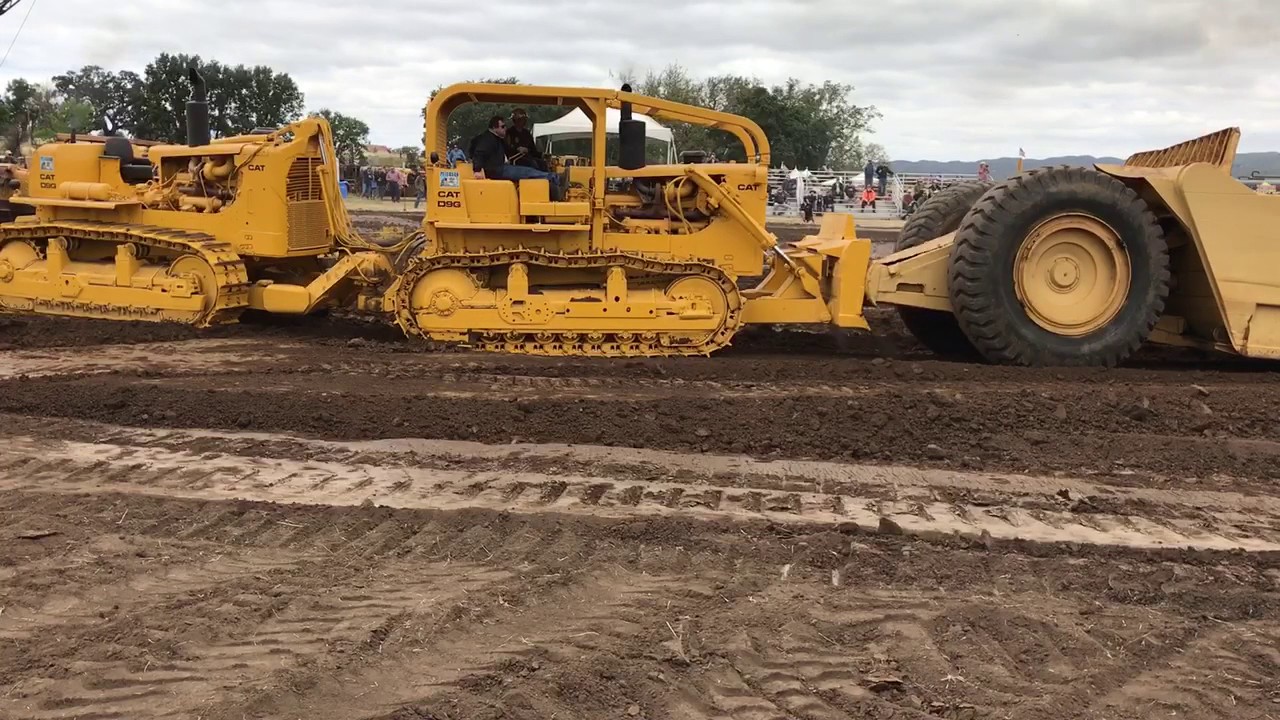 DD9g Pushing a Cat 660 at The Best of the West Show, Santa Margarita Ranch 2017