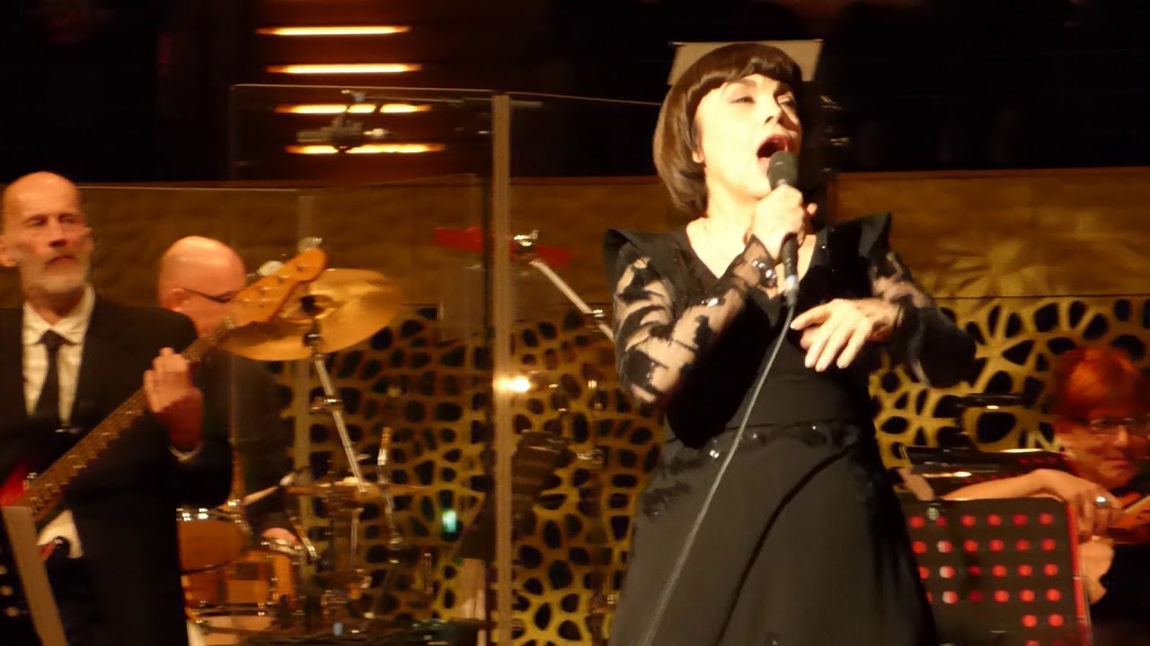Mireille Mathieu Hamburg 2018 - Akropolis adieu - ( Elphi 22.04.2018)  HD 1080p