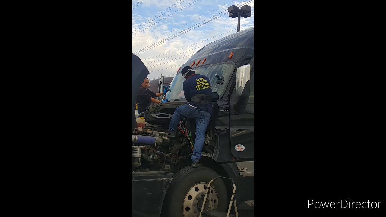 2018-2020 freightliner cascadia windshield replacement