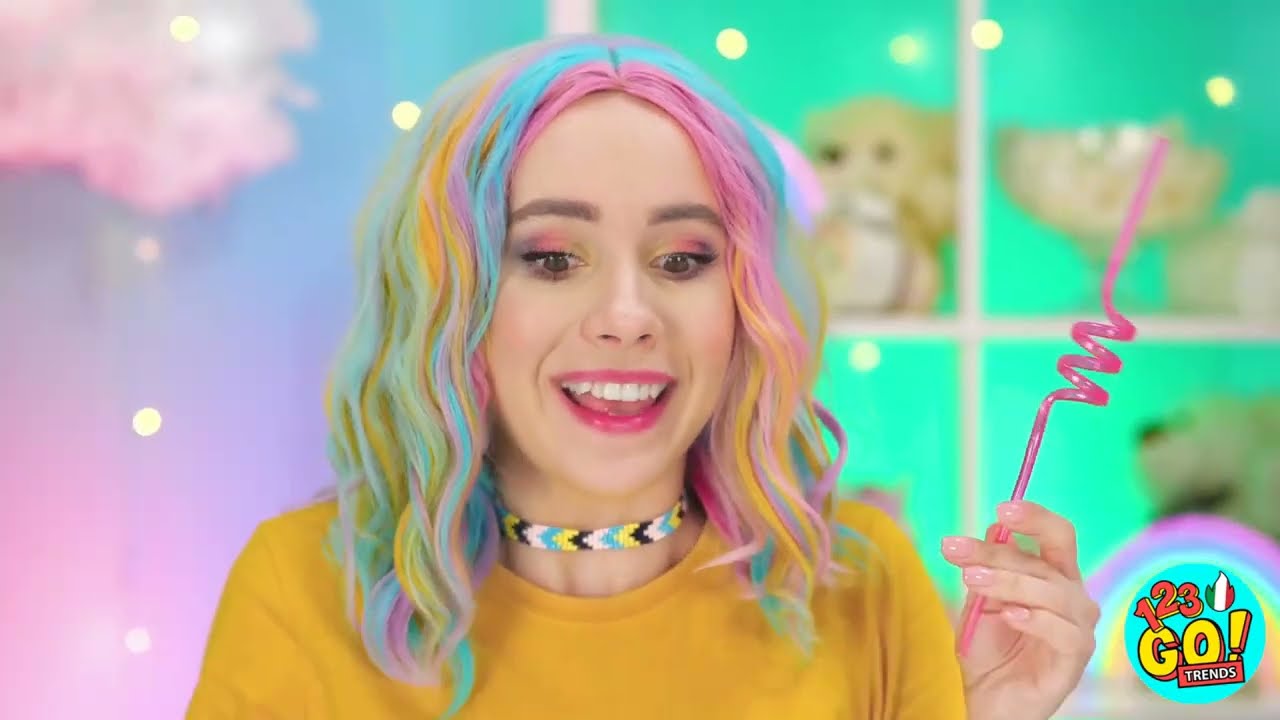 SFIDA DEI 100 STRATI DI CIBO 🌈 Rosa VS Nero 😱 Trucchi Con Bottiglie Di Gelatina su 123 GO! TRENDS