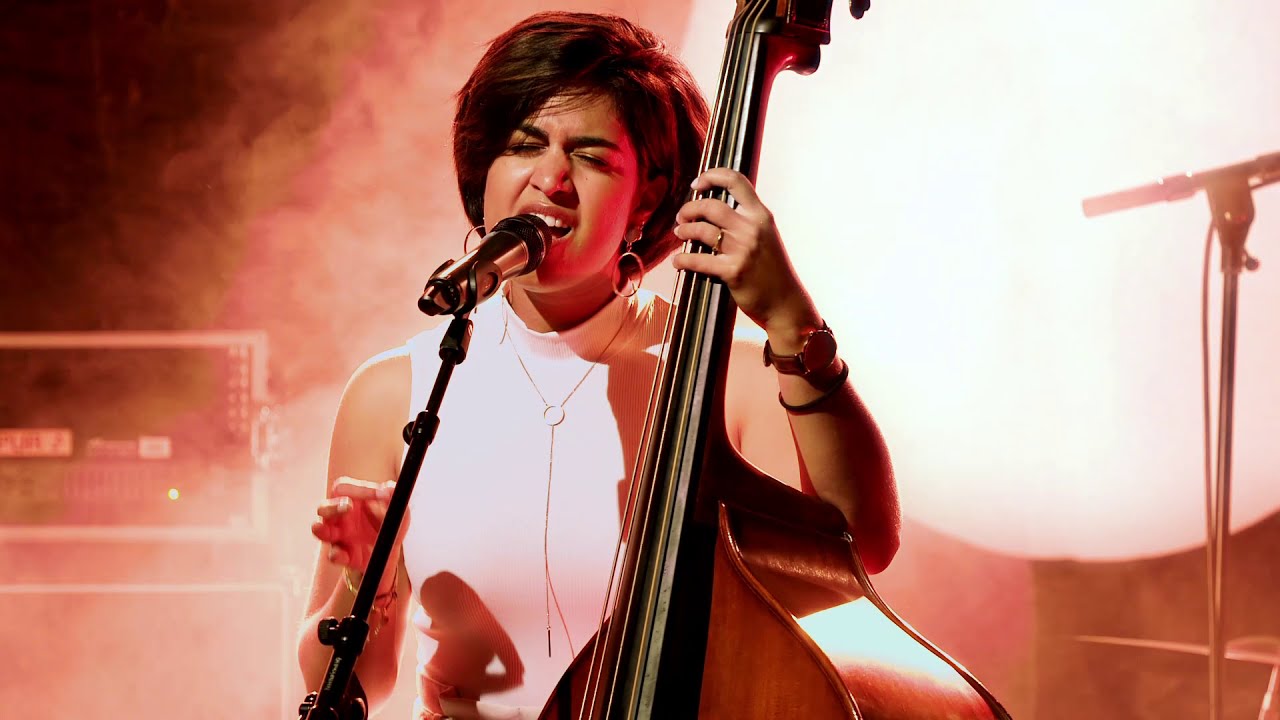 Jeanaine Jarret - When The Birds Fly (live)