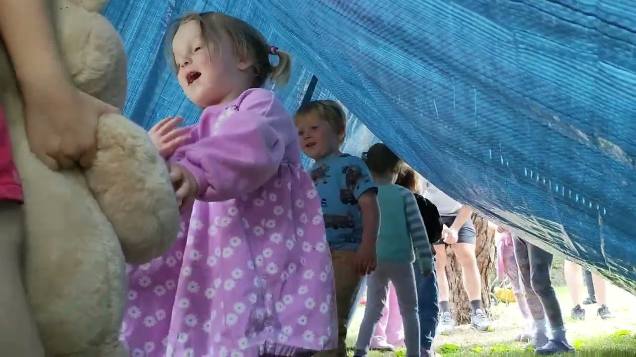 Cysylltu...Connecting and Hows Dad? present; We're going on a bear hunt!