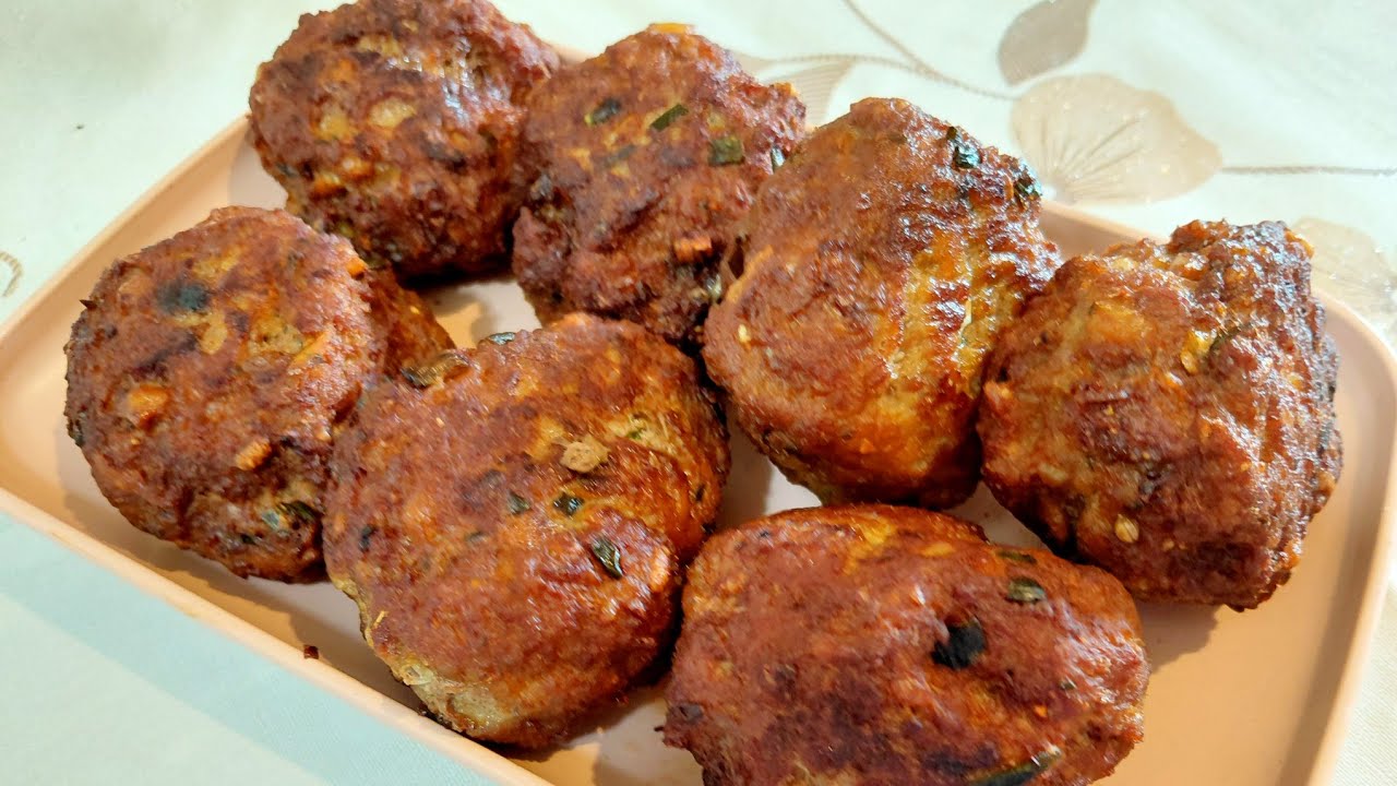 Bolinho de carne moída receita fácil com pão amanhecido .