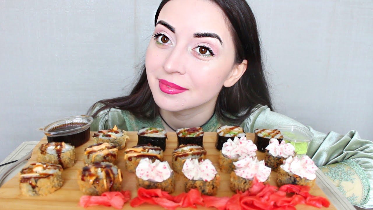 ОТНОШЕНИЕ К РЕЛИГИИ / СУШИ РОЛЛЫ MUKBANG asmr Ayka Emilly