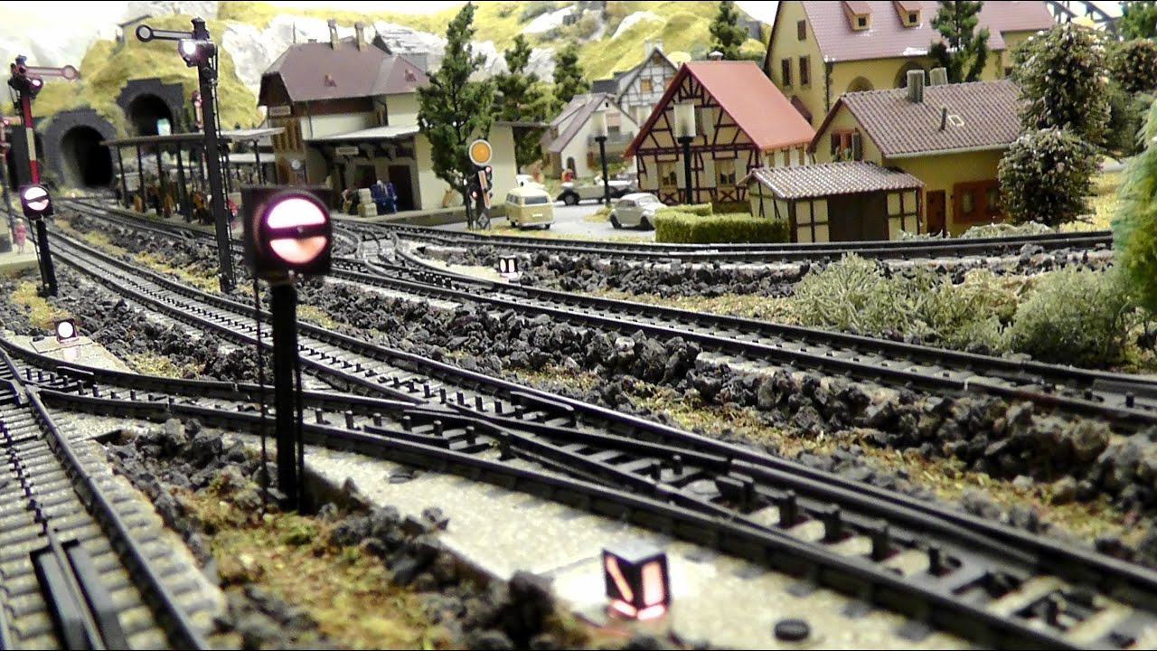 Modellbahn in Spur H0 - 1/87 Märklin - Vom Gleisplan, Aufbau Gleise & fertige Modelleisenbahn Anlage
