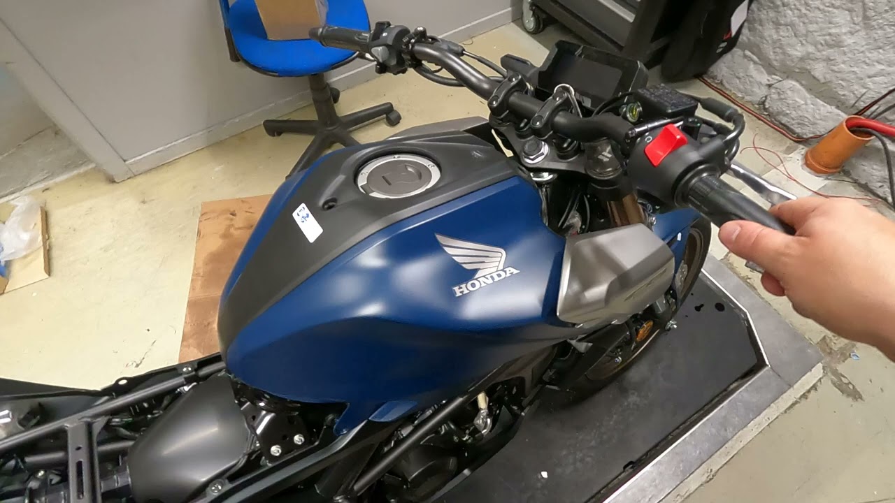 honda cb125r how remove tank.