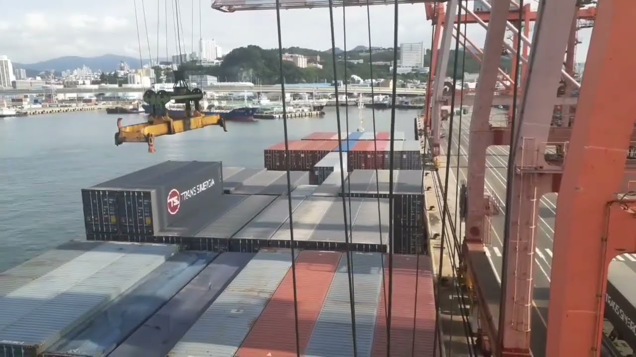 Process how to discharge container van from the vessel.