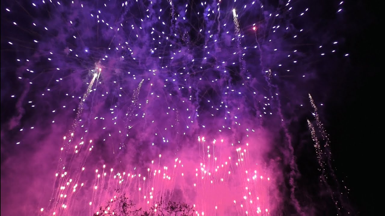 Fallas de Valencia 2026: Castillo: Nit de L'Albà Plaza del Ayuntamiento! Pirotecnia Vulcano